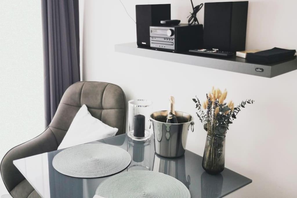 Appartement Hh 04 By Rockchair - Superhost Status - Modernes Mit Sonnigem Balkon & Premium Boxspringbetten In Winterhude - Geheimtipp Hamburg-Harburg